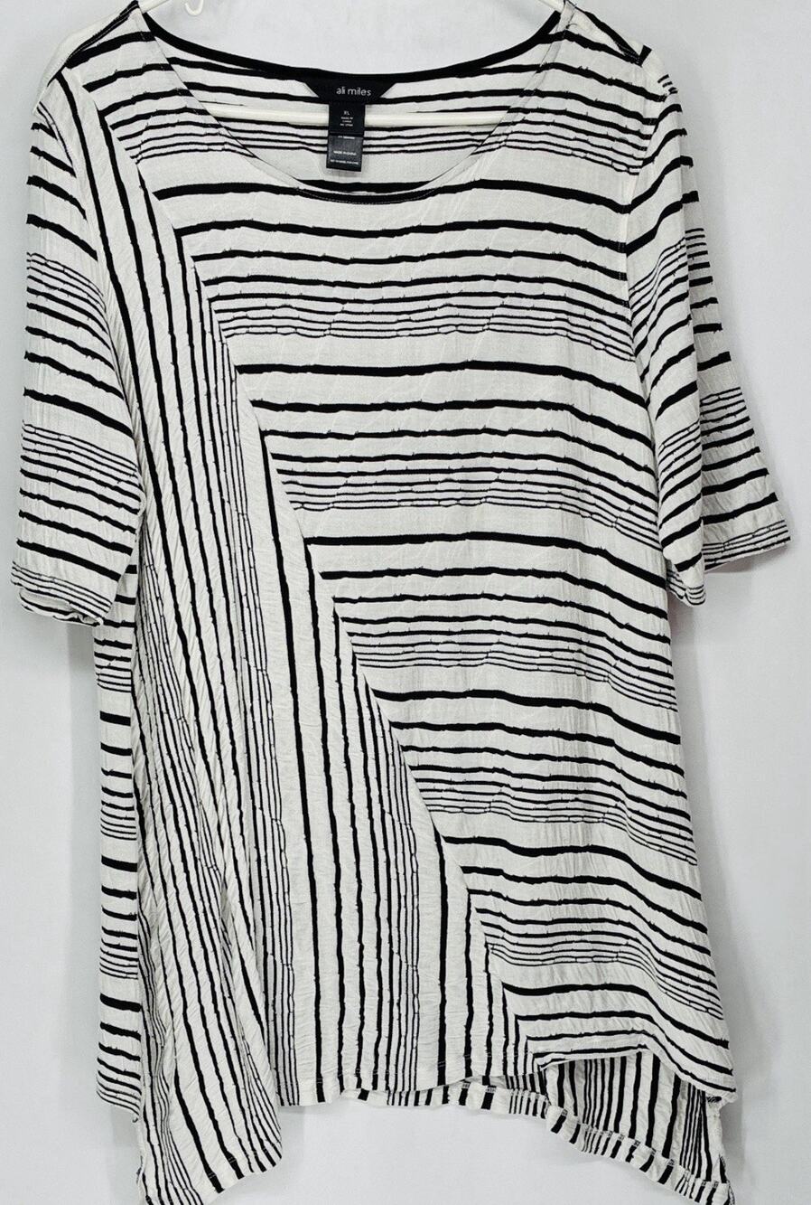 Ali Miles 1X, XXL Black White Stripe Asymmetric Tunic Top Sharkbite Art to Wear